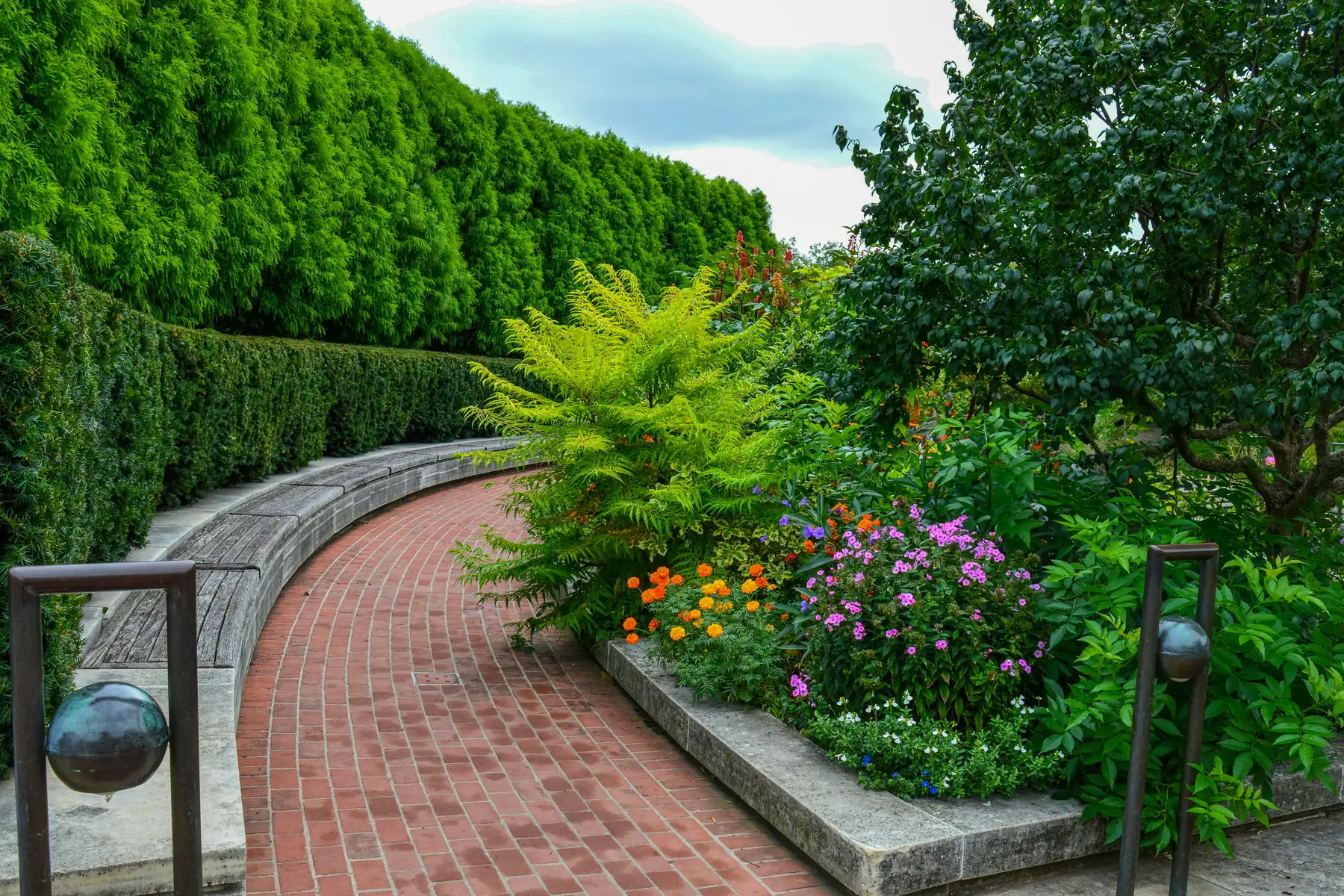 Neugestaltung einer modernen Gartenanlage durch SBS Bauservice