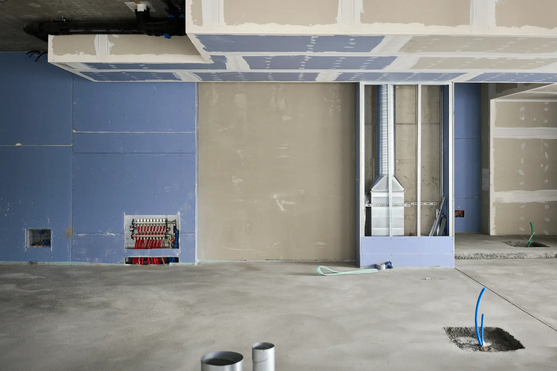 Innenausbau eines modernen Bürokomplexes mit Trockenbau